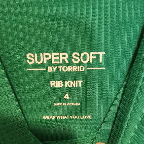 🔥Torrid Ribbed Green Super Soft Adjustable Shoulder Straps Camisole Top - Picture 2 of 2